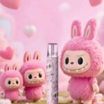 Luckin 幸運主機 × Labubu 聯名款外觀展示，金屬機身與聯名圖案